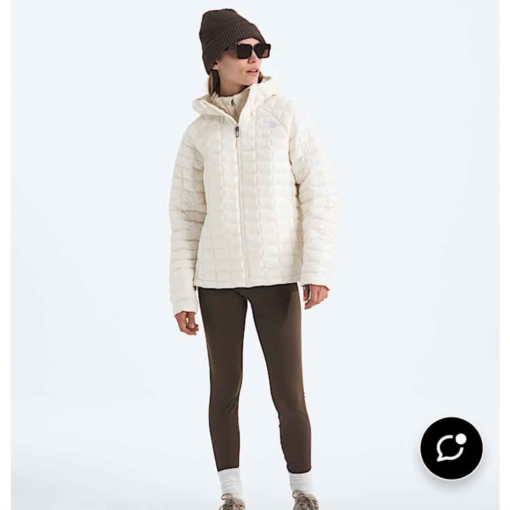 The North Face Women's White Puffer Jacket Size L